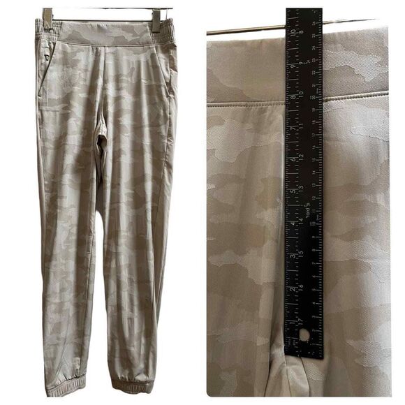 Athleta Brooklyn Camo Jogger Pant Style 599681 Size 2 Athleisure Outdoors - Picture 8 of 13